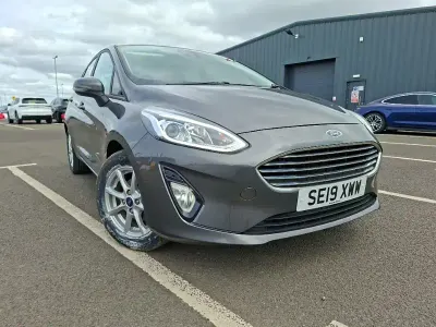 Używany Ford Fiesta Zetec 85 KM (62 kW) 2019 Szary Hatchback