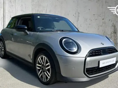 Usado Mini Cooper Hatch 113 kW (154 CV) 2025 Plateado Utilitario