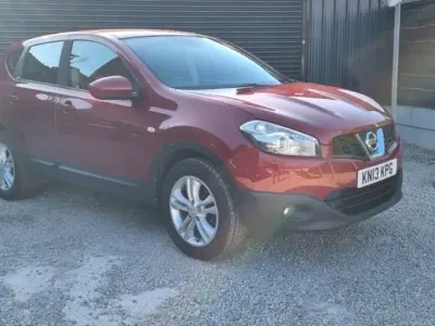 Usado Nissan Qashqai Acenta 117 HP (86 kW) 2013 Vermelho SUV