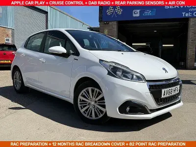 Used Peugeot 208 Signature Sky 2018 White Hatchback