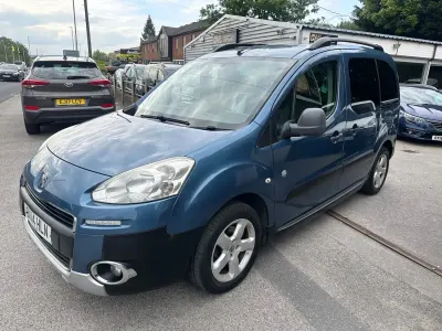 Gebraucht Peugeot Partner Tepee Outdoor 115 PS (84 kW) 2014 Blau Van / Kleinbus