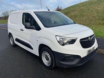 Used Vauxhall Combo Edition 100 HP (73 kW) 2019 White Van