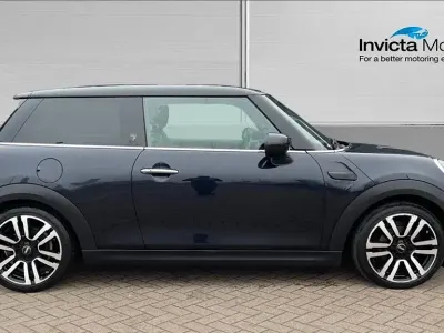 Usado Mini Cooper Exclusive 136 CV (100 kW) 2022 Azul Utilitario