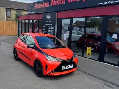 Used Toyota Aygo X-cite 69 HP (50 kW) 2015 Orange Hatchback