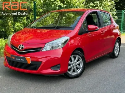 Used Toyota Yaris Multidrive S 101 HP (74 kW) 2013 Red Hatchback