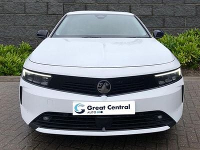 Used Vauxhall Astra Design Edition 130 HP (95 kW) 2023 White Hatchback