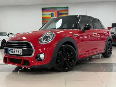 Używany Mini Cooper Hatch 136 KM (100 kW) 2018 Czerwony Hatchback