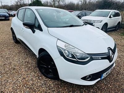 Used Renault Clio IV Dynamique 90 HP (66 kW) 2016 White Hatchback