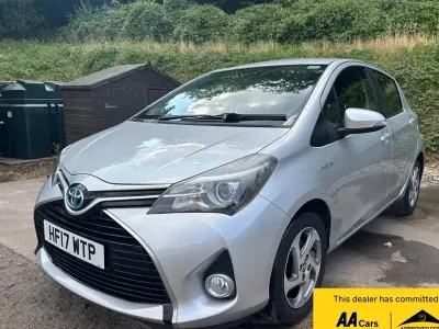 Used Toyota Yaris 101 HP (74 kW) 2017 Silver Hatchback