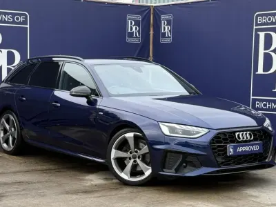 Używany Audi A4 Black Edition 150 KM (110 kW) 2021 Niebieski Kombi