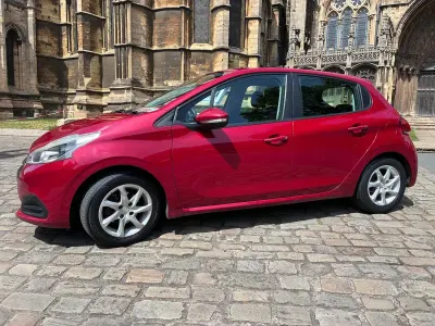 Used Peugeot 208 Active 68 HP (50 kW) 2016 Red Hatchback