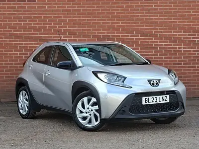 Used Toyota Aygo X PURE 72 HP (52 kW) 2023 Silver SUV