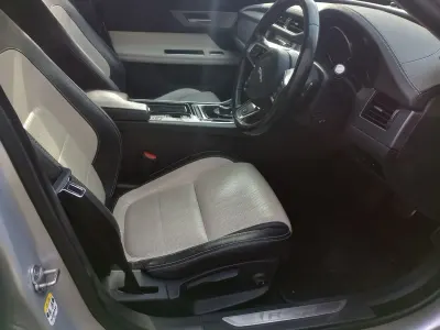 Używany Jaguar XF R-Sport 2017 Srebrny Sedan/Limuzyna