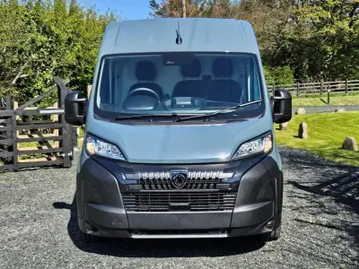 Second-hand Peugeot Boxer 138 CP (101 kW) 2025 Gri Van