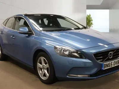 Gebraucht Volvo V40 SE 2015 Blau Kleinwagen