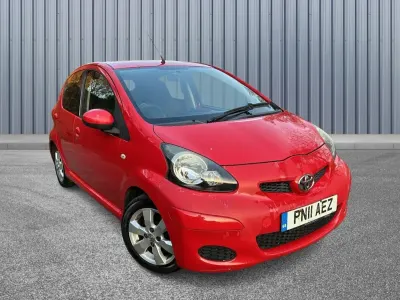 Second-hand Toyota Aygo 68 CP (50 kW) 2011 Roșu Hatchback