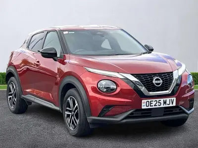 Używany Nissan Juke N-Connecta 2025 Czerwony SUV