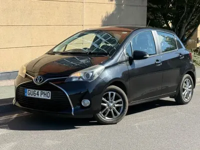 Used Toyota Yaris Multidrive S 99 HP (72 kW) 2014 Black Hatchback