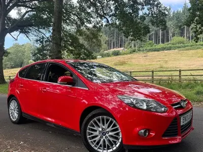 Used Ford Focus Zetec 125 HP (91 kW) 2013 Red Hatchback