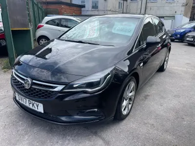 Used Vauxhall Astra SRi 110 HP (80 kW) 2017 Black Hatchback