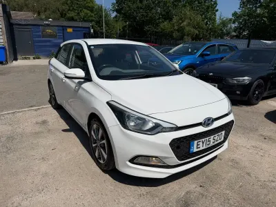 Used Hyundai i20 SE 100 HP (73 kW) 2015 White Hatchback