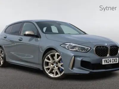 Usado BMW M135 Shadowline 302 CV (222 kW) 2024 Gris Utilitario