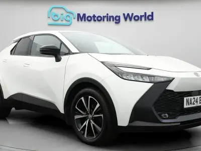 Used Toyota C-HR Design 140 HP (102 kW) 2024 White SUV