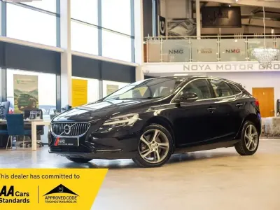 Usado Volvo V40 Inscription 190 CV (139 kW) 2016 Negro Utilitario