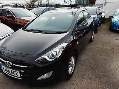 Begagnad Hyundai i30 SE 110 HK (80 kW) 2016 Svart Halvkombi