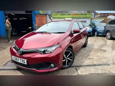 Used Toyota Auris Hybrid