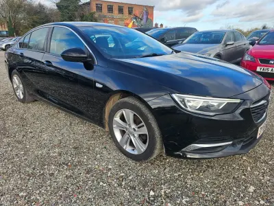 Begagnad Vauxhall Insignia Sport 110 HK (80 kW) 2018 Svart Halvkombi