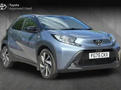Used Toyota Aygo X 72 HP (52 kW) 2025 Persian salt with black SUV