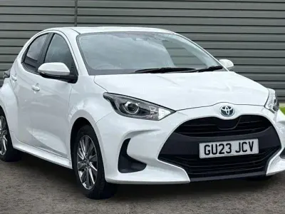 Begagnad Toyota Yaris Hybrid 116 HK (85 kW) 2026 Halvkombi
