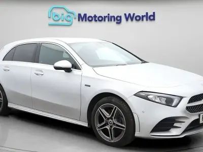 Begagnad Mercedes A250 Executive 259 HK (190 kW) 2021 Silver Halvkombi