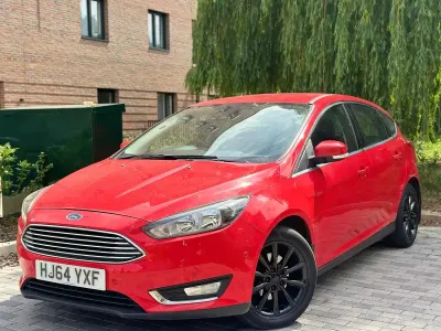 Used Ford Focus Titanium 125 HP (91 kW) 2014 Red Hatchback