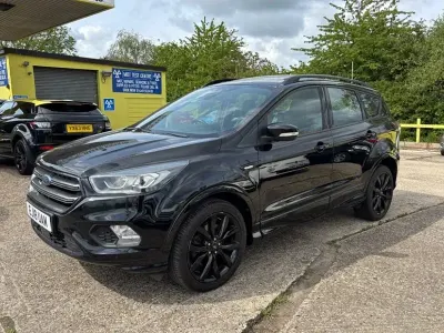 Usado Ford Kuga ST-Line X 120 HP (88 kW) 2018 Preto SUV