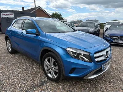 Käytetty Mercedes GLA200 136 HP (100 kW) 2015 Sininen Katumaasturi