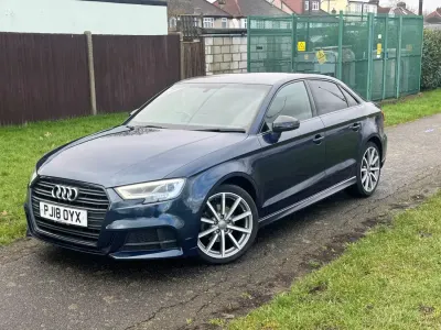 Usado Audi A3 Black Edition 150 HP (110 kW) 2018 Azul Sedan