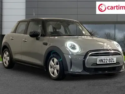 Używany Mini Cooper Classic 136 KM (100 kW) 2022 Szary Hatchback