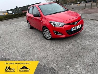 Used Hyundai i20 Classic 85 HP (62 kW) 2013 Red Hatchback