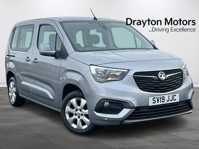 Used Vauxhall Combo S 100 HP (73 kW) 2019 Grey MPV