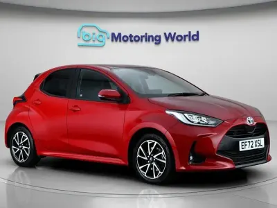 Usata Toyota Yaris Hybrid Design 116 CV (85 kW) 2023 Rosso Utilitaria