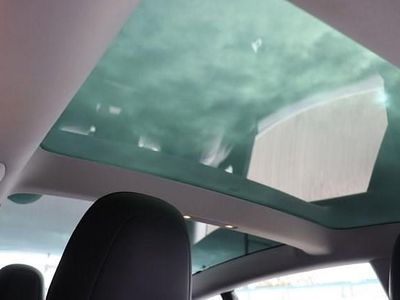 Used Tesla Model 3 Standard Range Plus 239 kW (325 HP) 2020 White Sedan