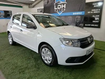 Used Dacia Sandero Essentiel 71 HP (52 kW) 2018 White Hatchback
