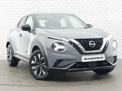 Usado Nissan Juke Acenta Premium 114 CV (83 kW) 2025 Gris SUV