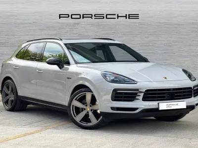 Usado Porsche Cayenne Platinum Edition 462 CV (339 kW) 2023 Gris SUV