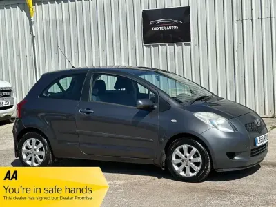 Begagnad Toyota Yaris 2008 Grå Halvkombi