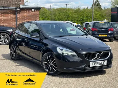 Used Volvo V40 Momentum 120 HP (88 kW) 2019 Black Hatchback