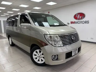 Używany Nissan Elgrand 2021 Srebrny Minivan