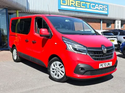 Begagnad Renault Trafic 2020 Röd Minibuss